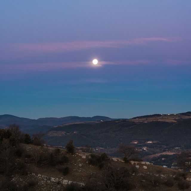 La lune se couche